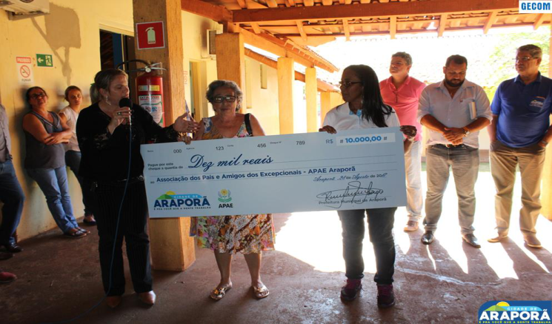 Imagem destaque notícia APAE encerra Semana da Pessoa com Deficiência e recebe cheque da arrecadação da Festa do Peão